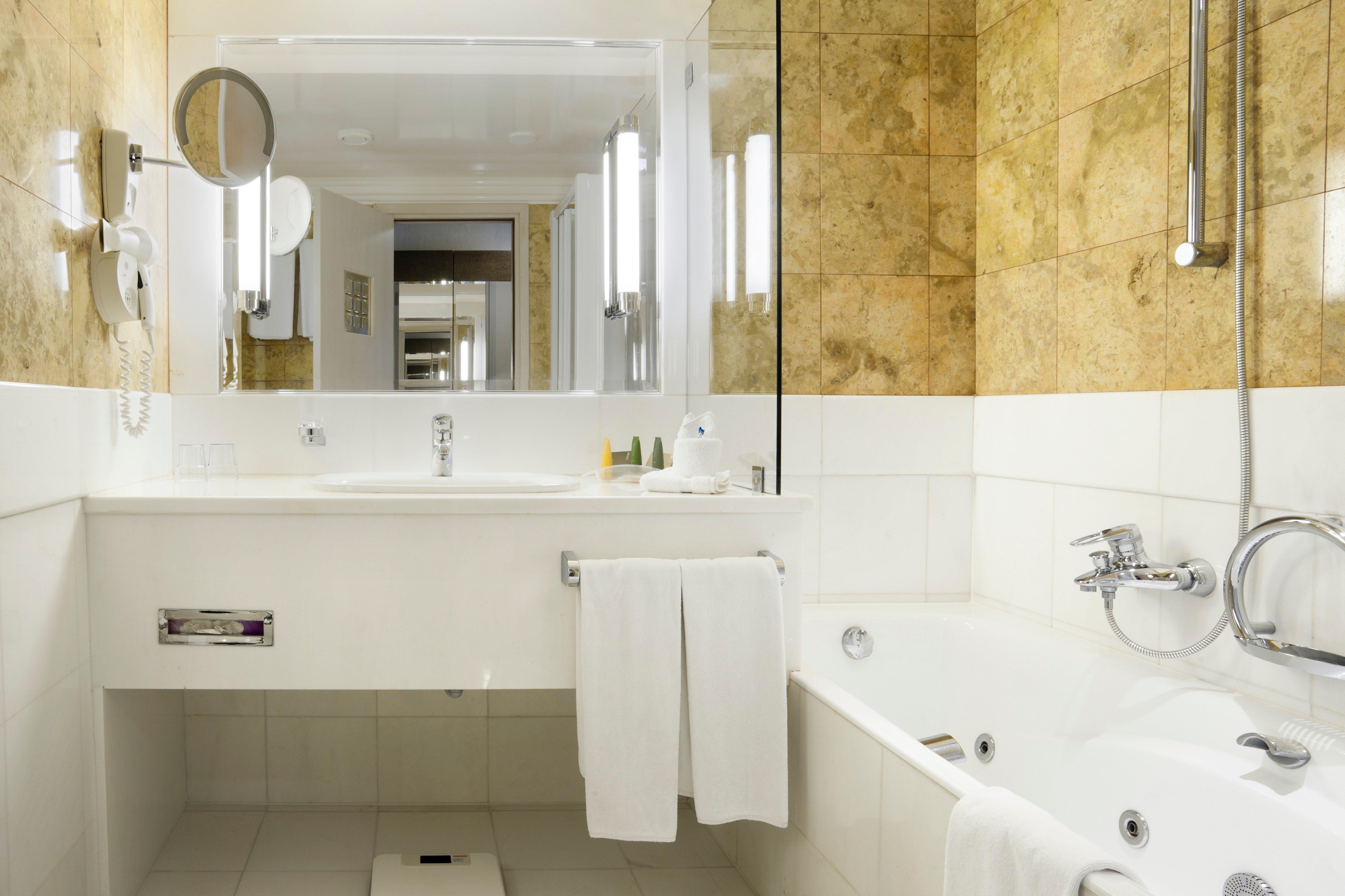 Holiday Inn Athens Attica Av, Airport W. By Ihg Dış mekan fotoğraf